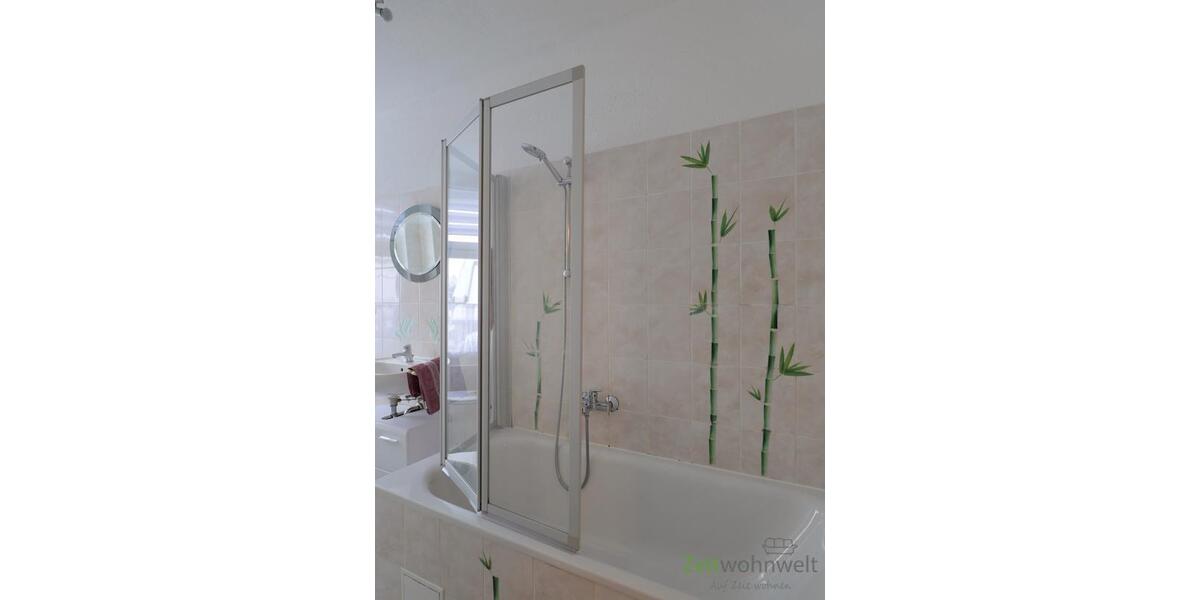 Wanne mit Duschabtrennung