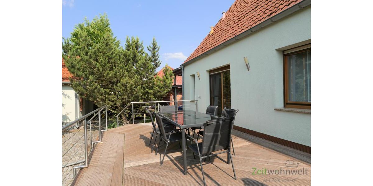 große Terrasse am Haus