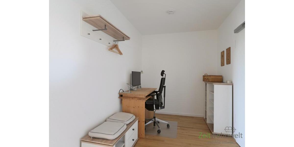 Wohnungsflur mit Arbeitsplatz