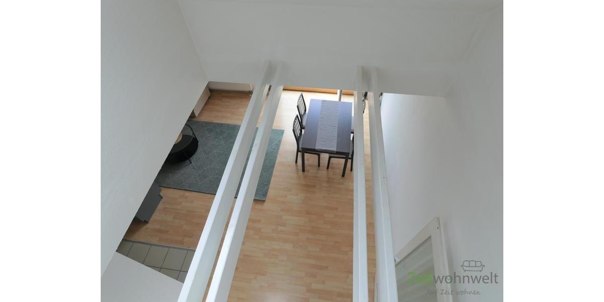Blick von der Galerie in Wohnzimmer