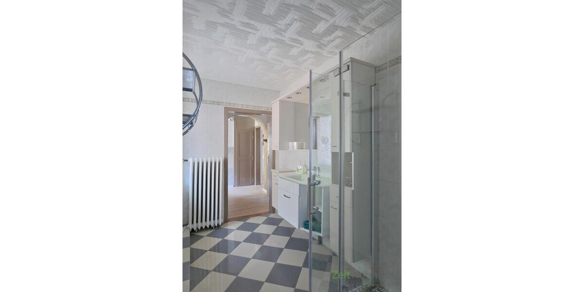 Dusche im unteren Bad
