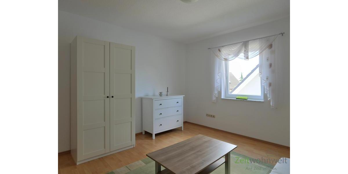 Kleiderschrank und Kommode