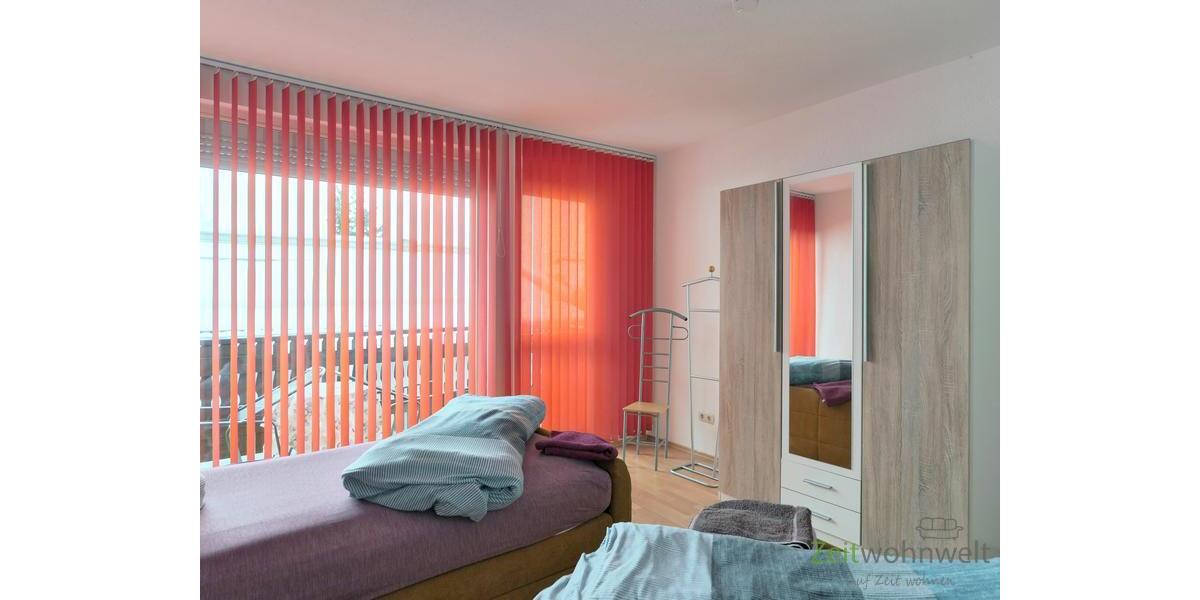 Kleiderschrank am Balkonausgang