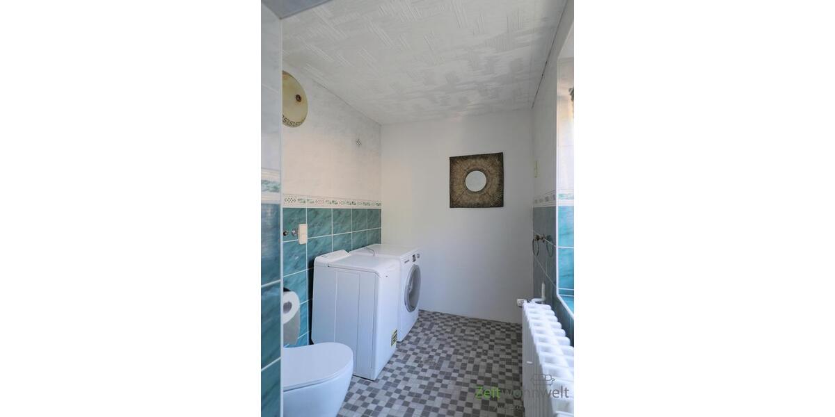 WC und Waschmaschine unten