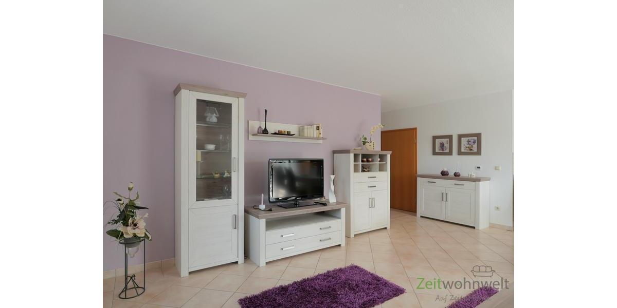 Schrankwand, TV und Kommode