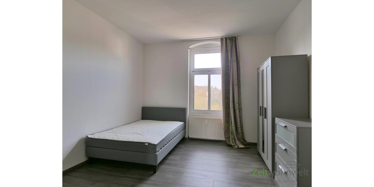 Bett und Kleiderschrank