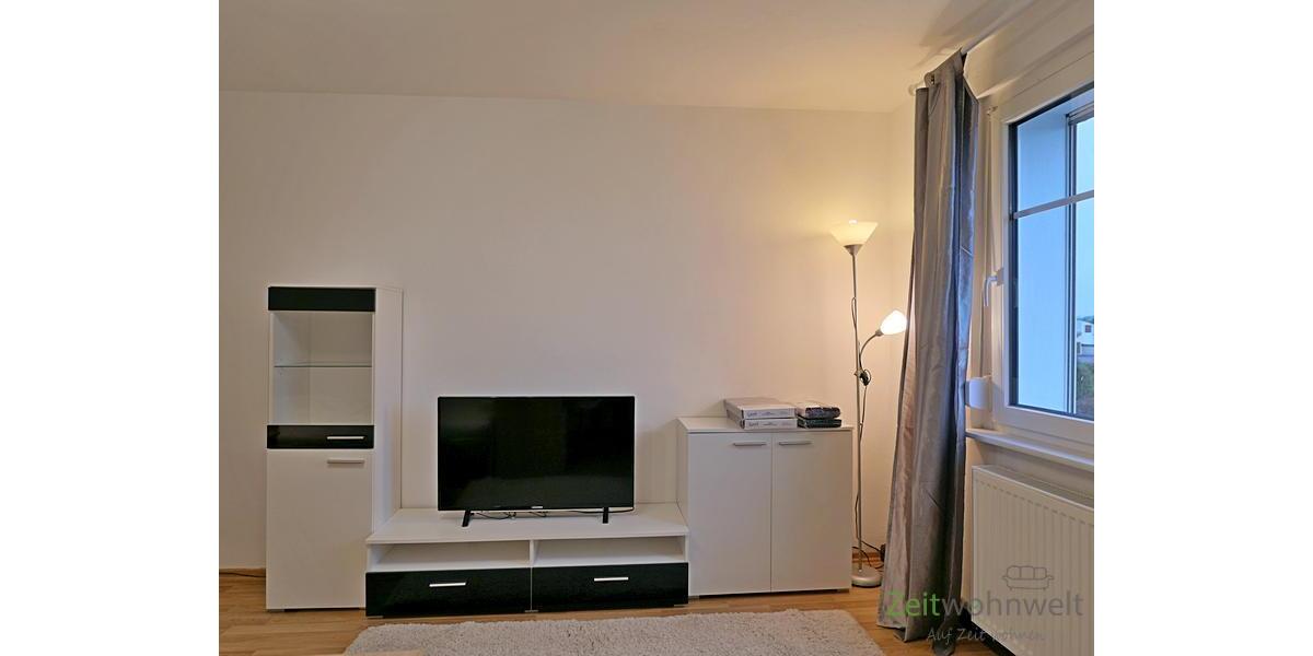 TV und Schrankwand