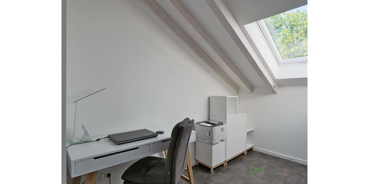 Schreibtisch Monotor und Drucker