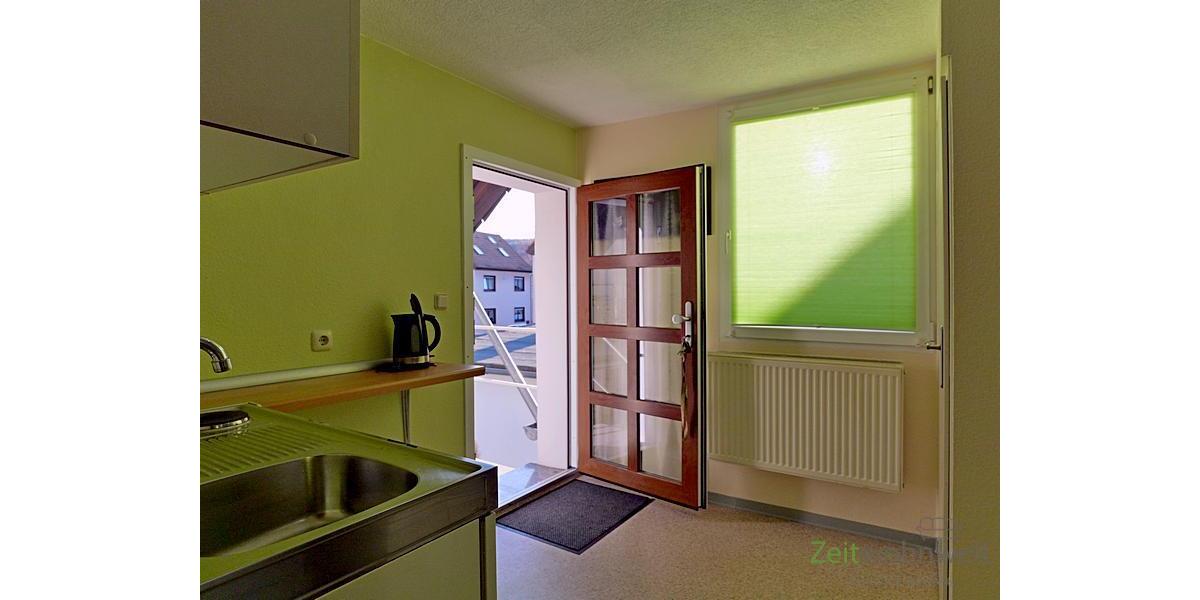 Eingang im grünen Sonnenlicht