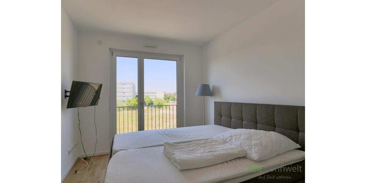 Blick ins Schlafzimmer mit TV