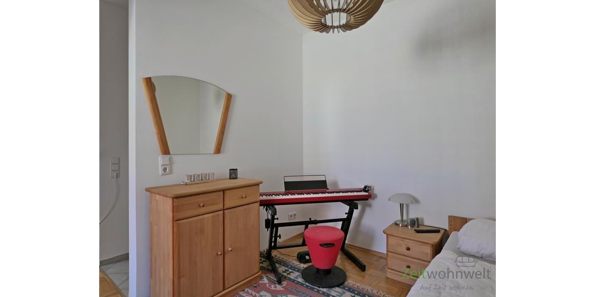 Kommode und E-Piano