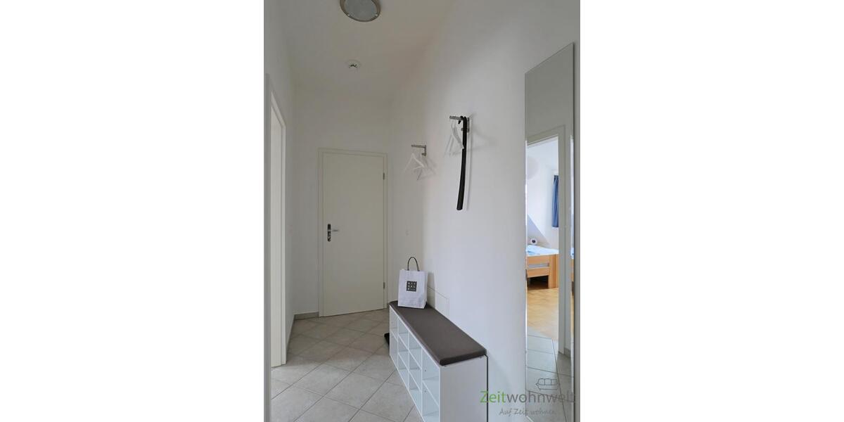 Wohnungsflur mit Garderobe