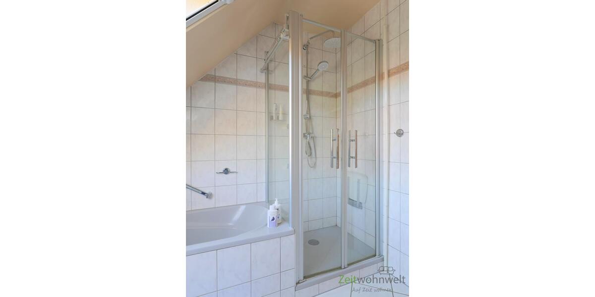 Dusche und Wanne